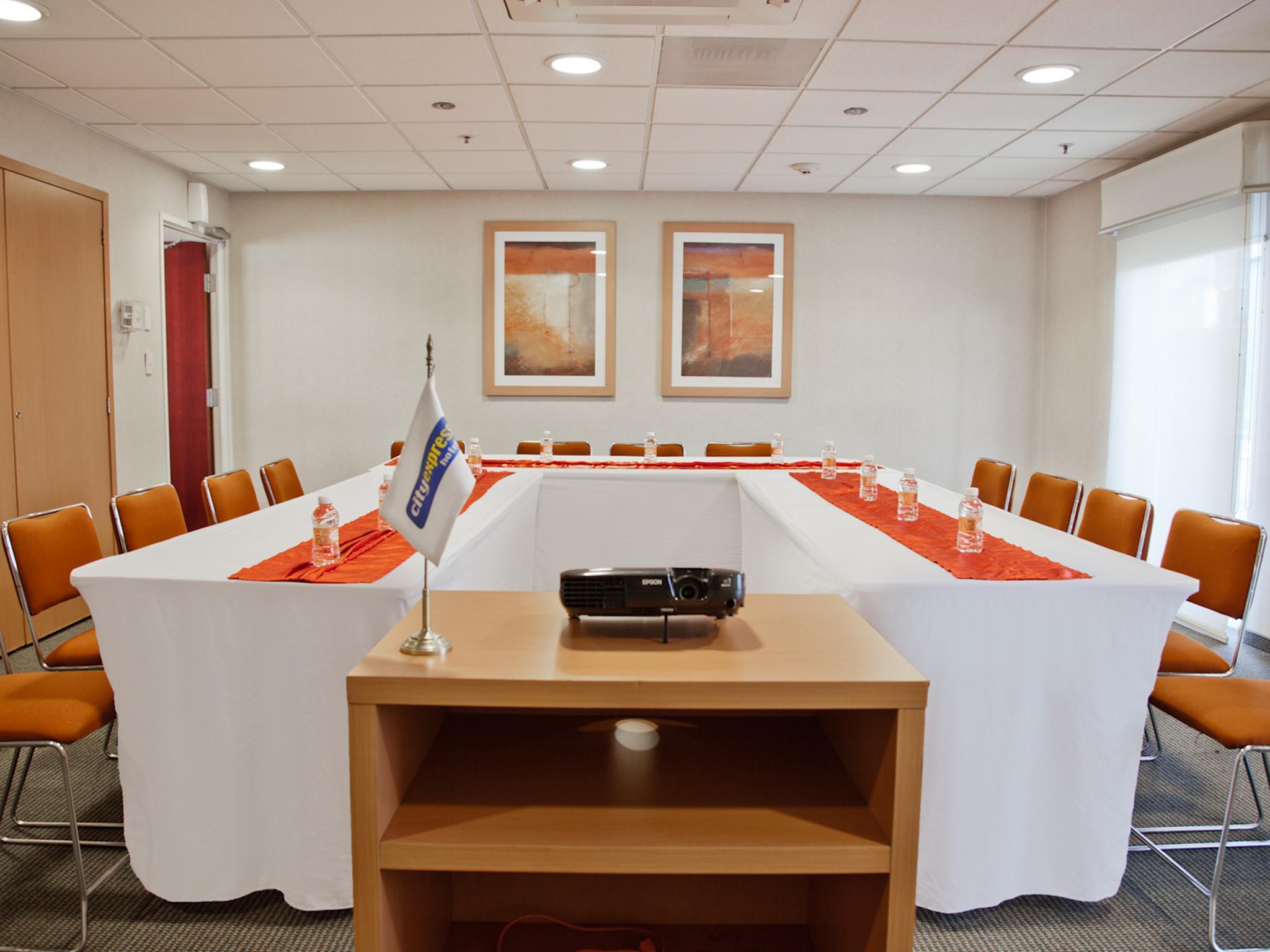 City Express By Marriott Celaya Parque Bagian luar foto