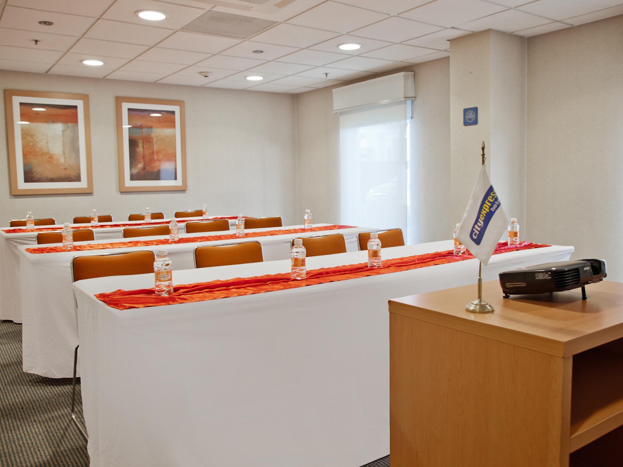City Express By Marriott Celaya Parque Bagian luar foto