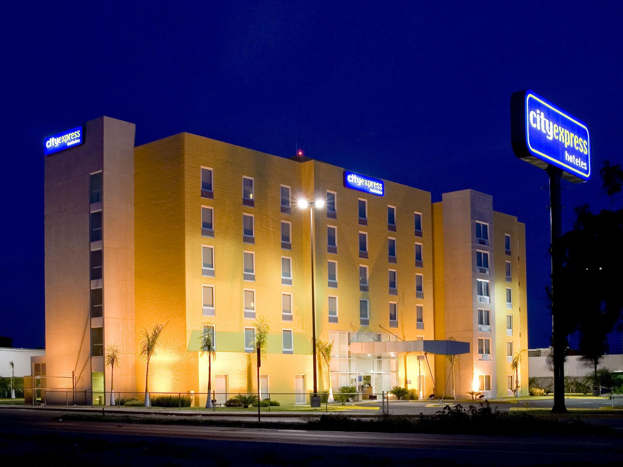 City Express By Marriott Celaya Parque Bagian luar foto