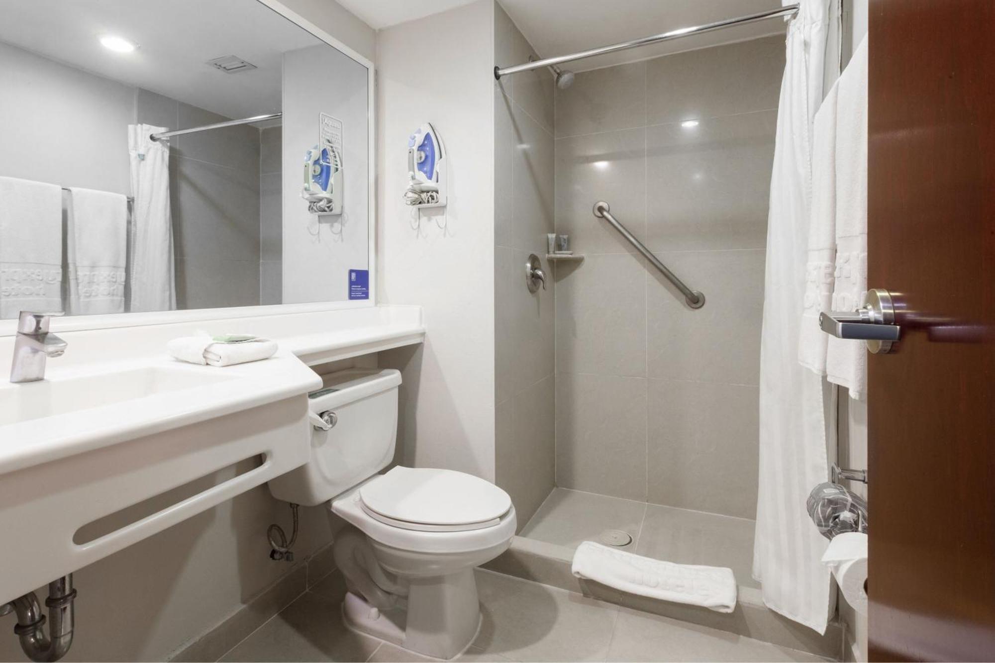 City Express By Marriott Celaya Parque Bagian luar foto