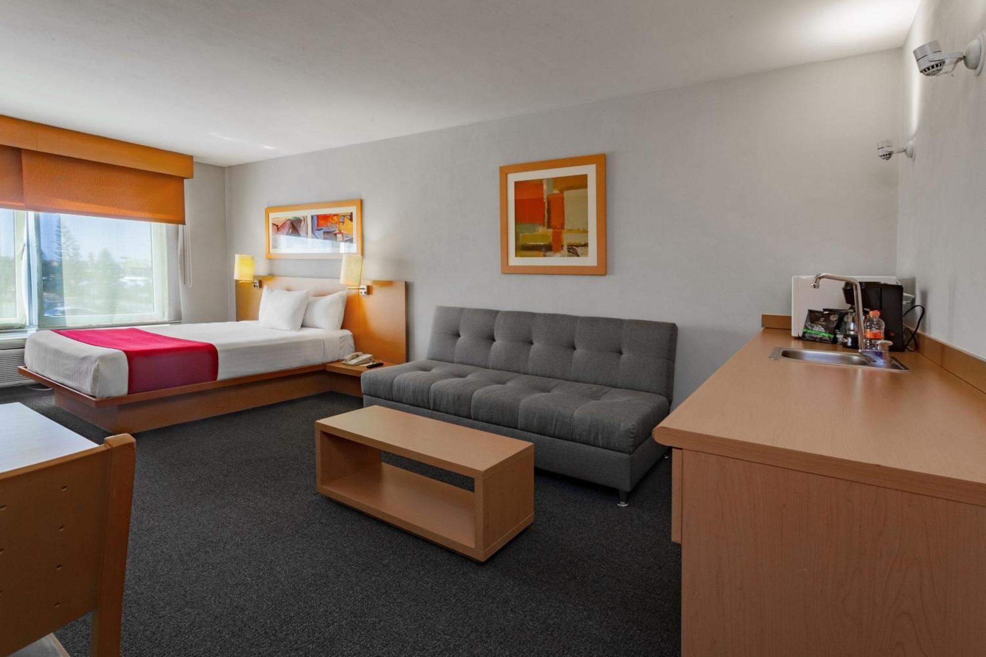 City Express By Marriott Celaya Parque Bagian luar foto
