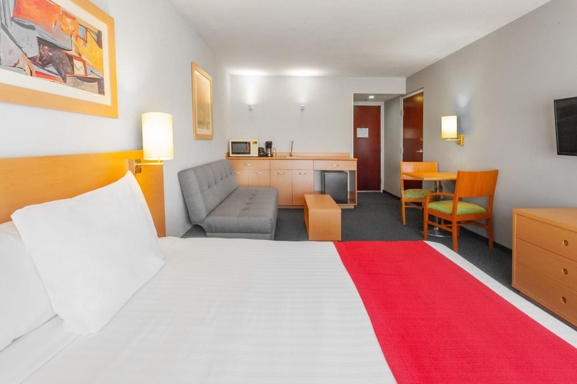 City Express By Marriott Celaya Parque Bagian luar foto