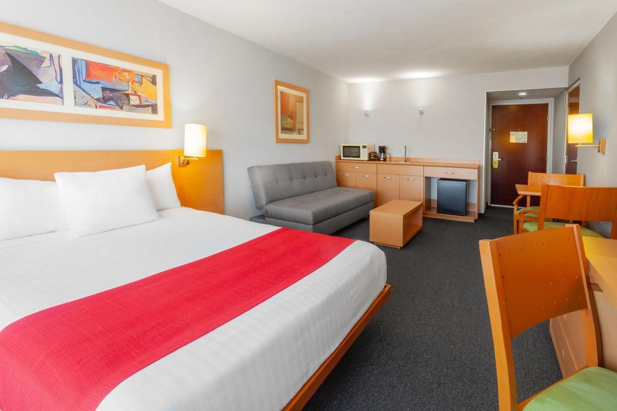 City Express By Marriott Celaya Parque Bagian luar foto