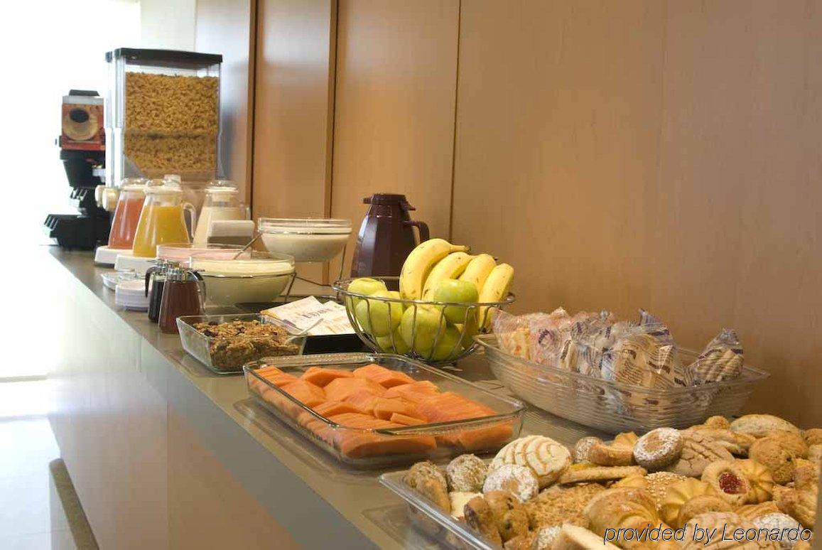 City Express By Marriott Celaya Parque Restoran foto