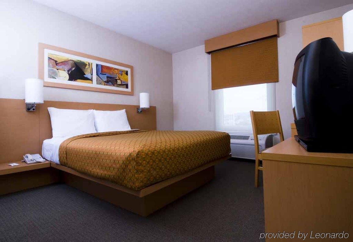 City Express By Marriott Celaya Parque Ruang foto