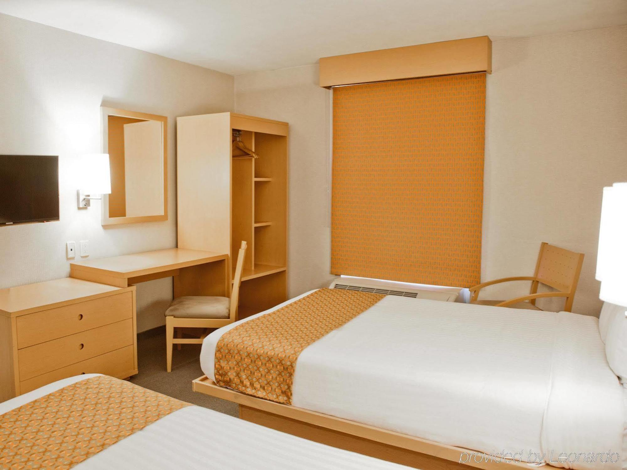 City Express By Marriott Celaya Parque Bagian luar foto