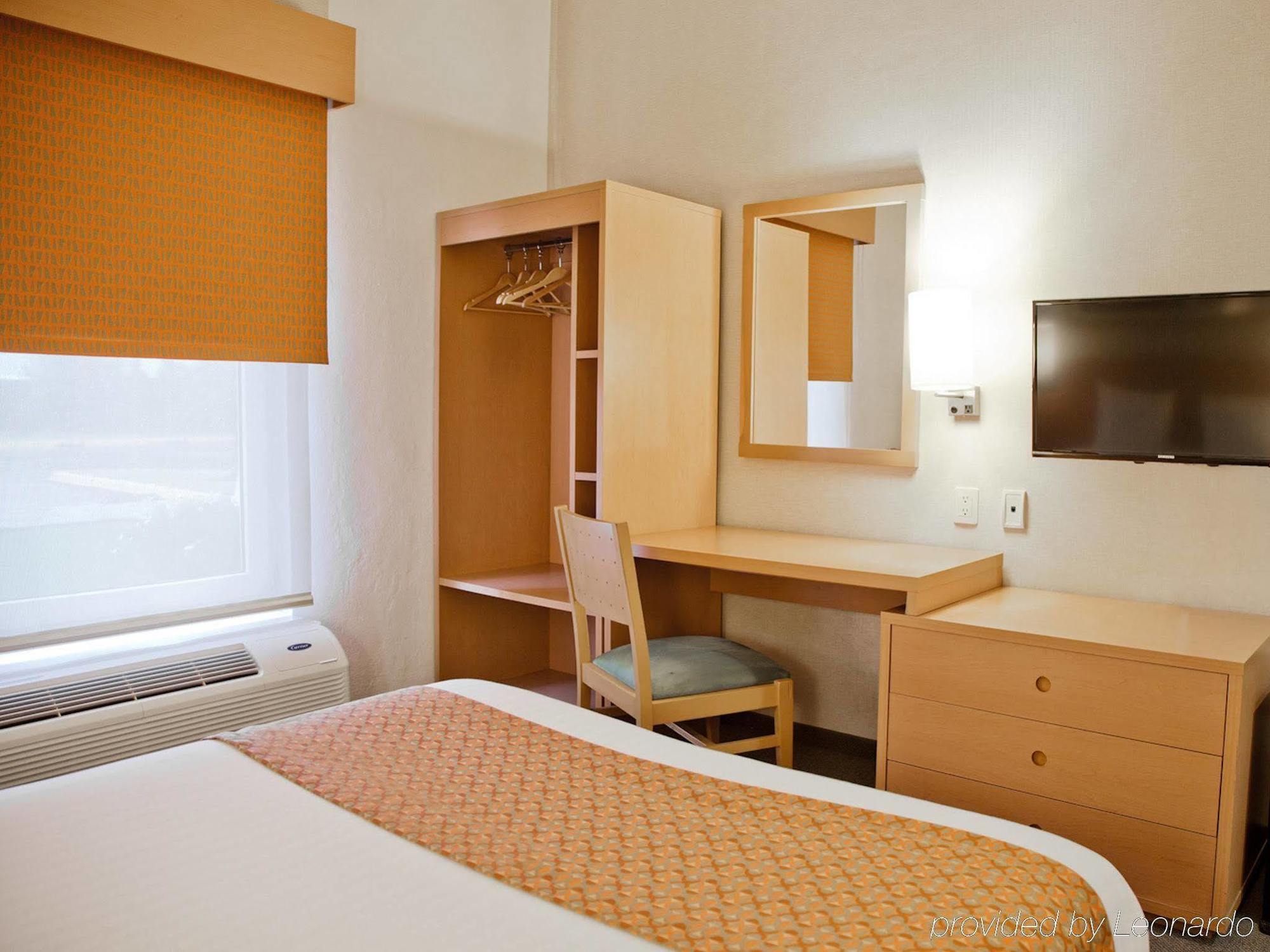 City Express By Marriott Celaya Parque Bagian luar foto