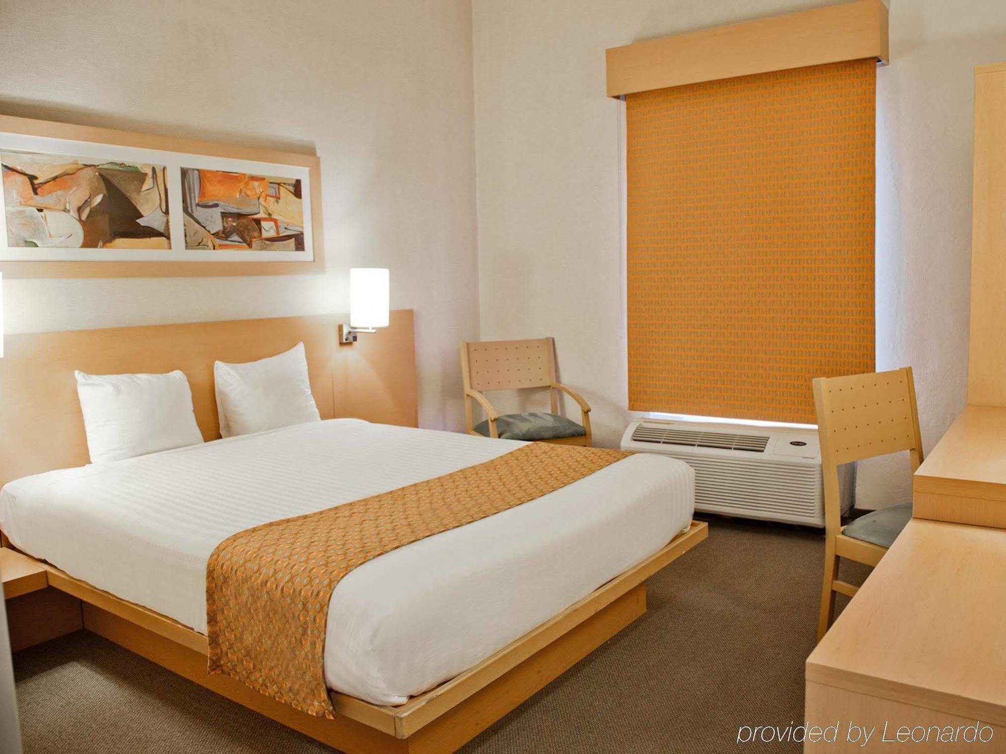 City Express By Marriott Celaya Parque Bagian luar foto