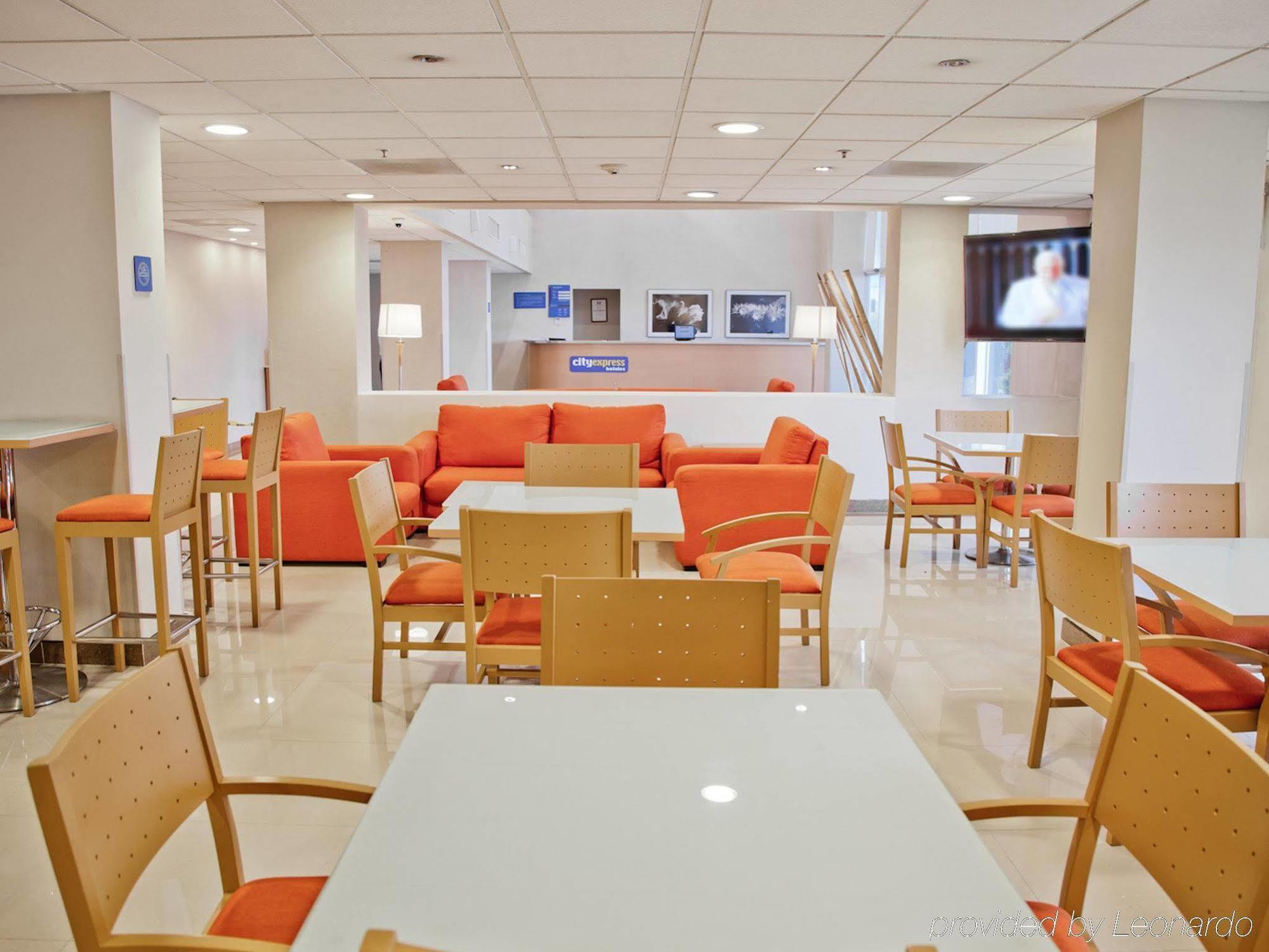 City Express By Marriott Celaya Parque Bagian luar foto