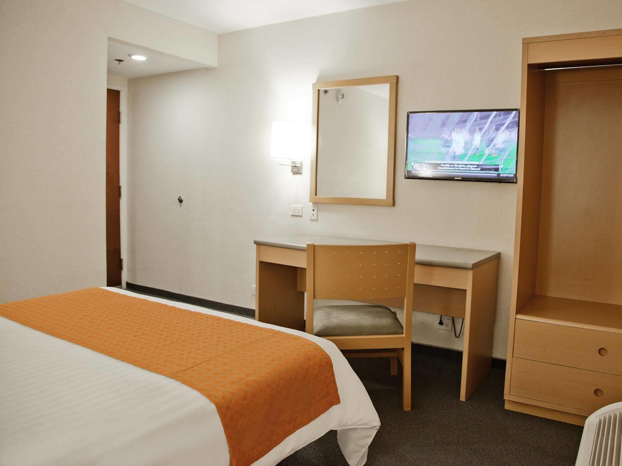 City Express By Marriott Celaya Parque Bagian luar foto